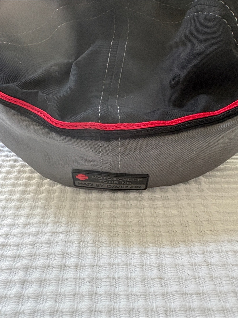 Harley-Davidson Black Hat with Red and Gray Logo Trim - Picture 4 of 4